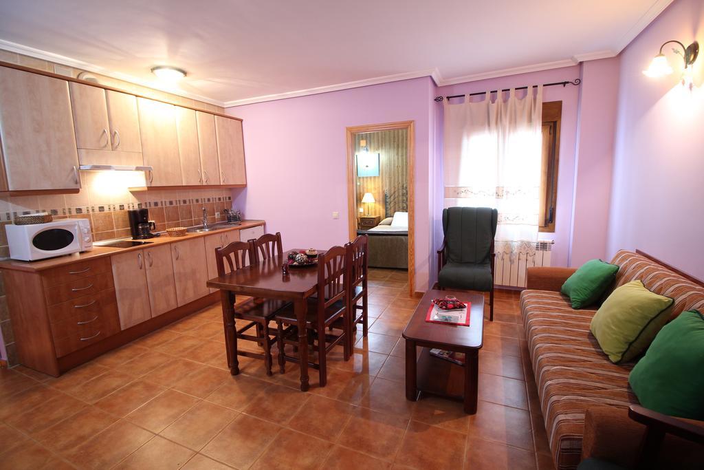 Sierra De Monfrague Apartment Torrejon el Rubio Ruang foto