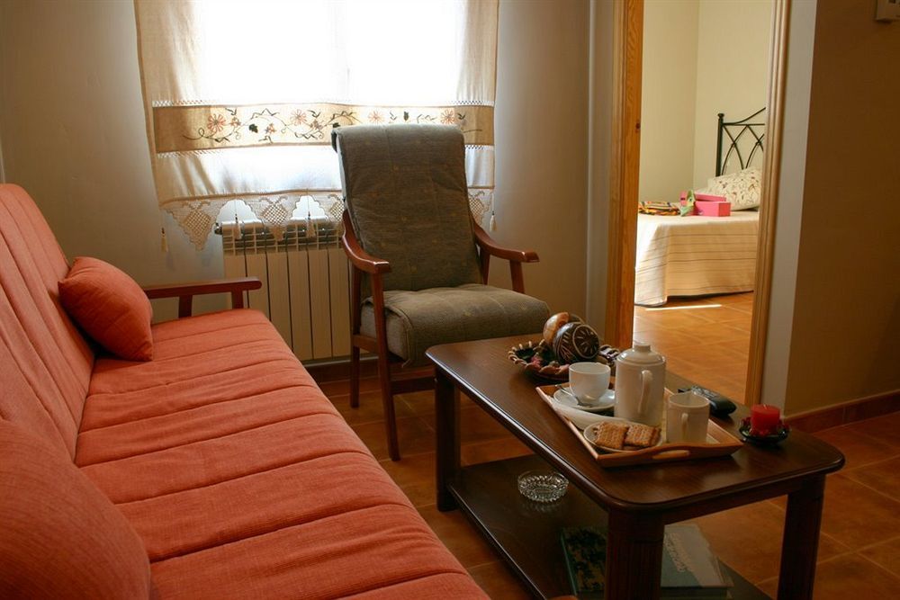 Sierra De Monfrague Apartment Torrejon el Rubio Bagian luar foto