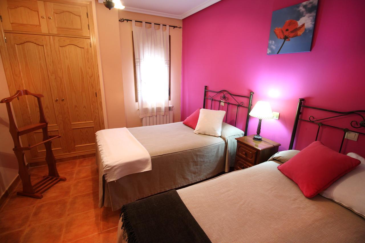 Sierra De Monfrague Apartment Torrejon el Rubio Bagian luar foto