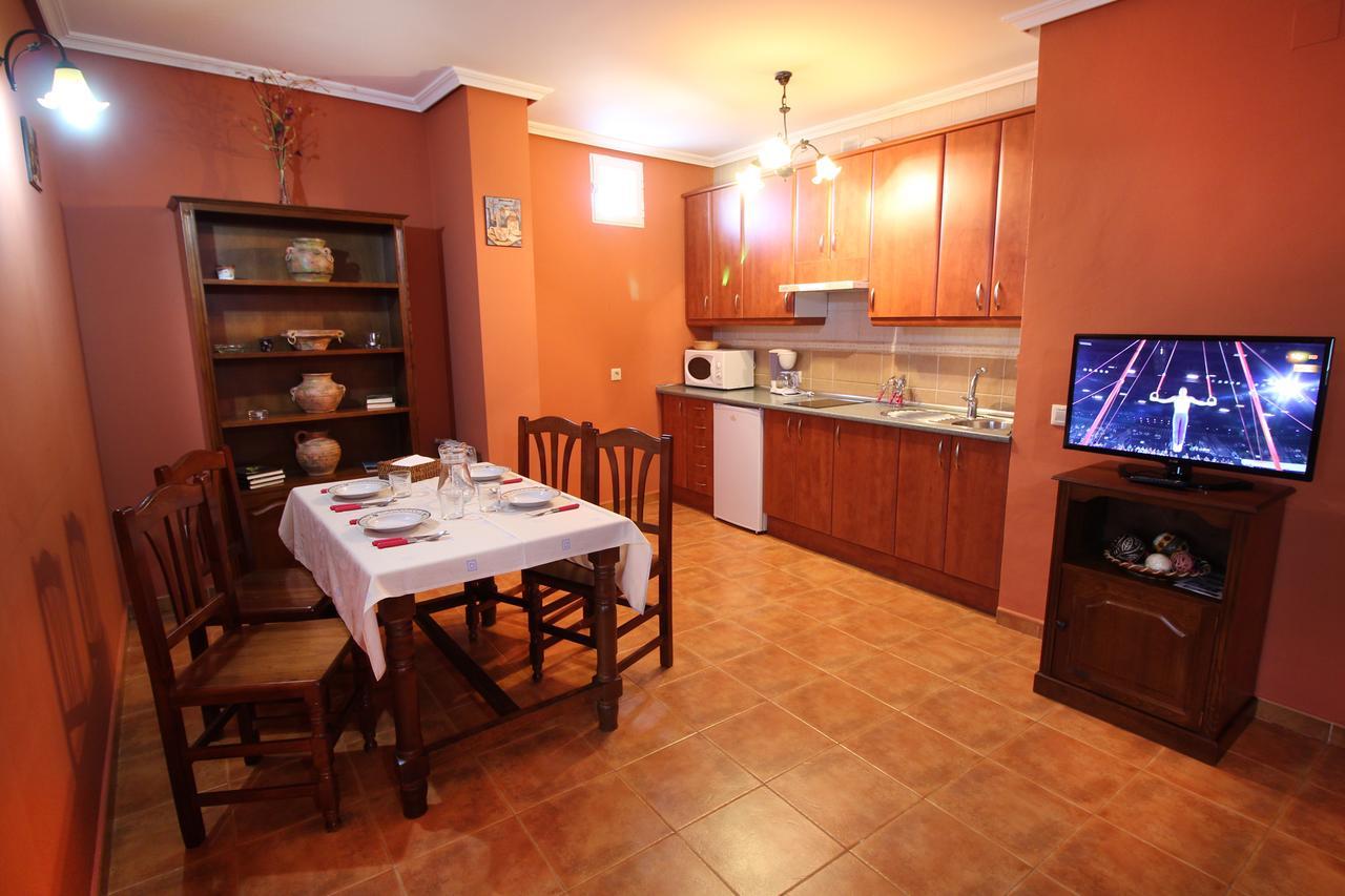 Sierra De Monfrague Apartment Torrejon el Rubio Bagian luar foto