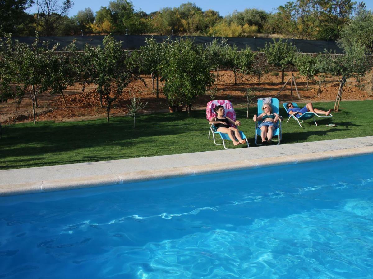 Sierra De Monfrague Apartment Torrejon el Rubio Bagian luar foto